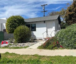 612 Civic Center Dr in Oceanside, CA - Building Photo