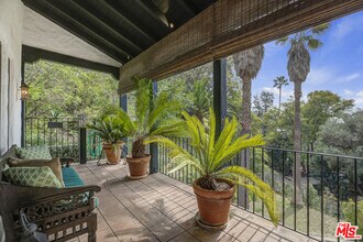 6145 Rodgerton Dr in Los Angeles, CA - Building Photo - Building Photo