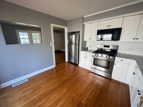 18 Woodmont Rd in West Haven, CT - Building Photo - Building Photo