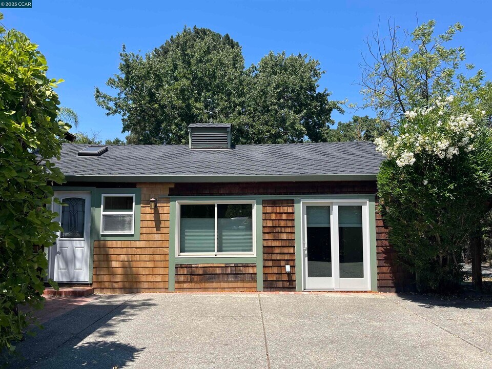 188 Pioneer Ave in Walnut Creek, CA - Building Photo