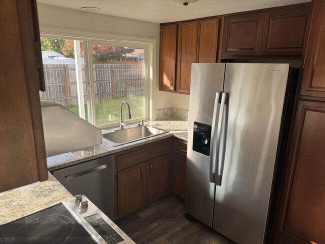 754 Edgemont Way in Springfield, OR - Building Photo - Building Photo