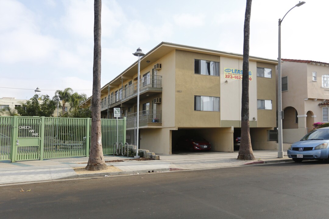 5923 Carlton Way in Los Angeles, CA - Foto de edificio