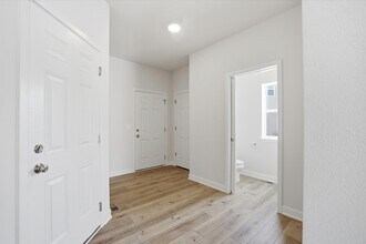 330 Cattail Ct in Genoa City, WI - Building Photo - Building Photo