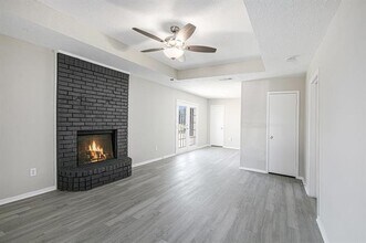 2112 Windhurst Dr in Arlington, TX - Building Photo - Building Photo