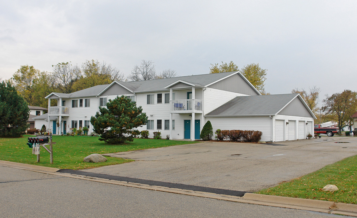 310 5th St in Waterford, WI - Building Photo