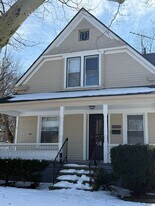 9902 Garfield Ave in Cleveland, OH - Building Photo