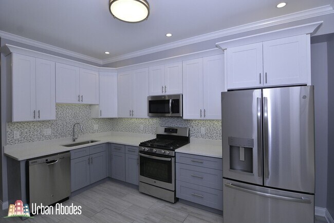 2623 W Crystal St, Unit A02C in Chicago, IL - Building Photo - Building Photo