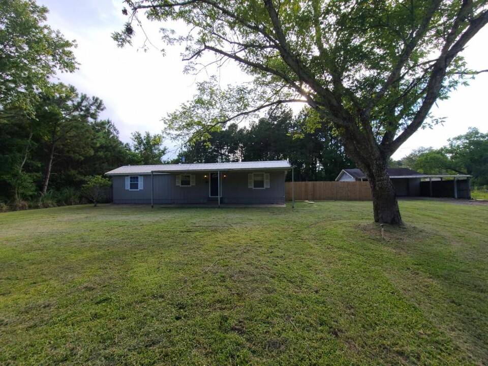 3723 Smith Rd in Silsbee, TX - Building Photo