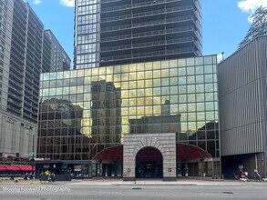 10 E Ontario St in Chicago, IL - Foto de edificio - Building Photo