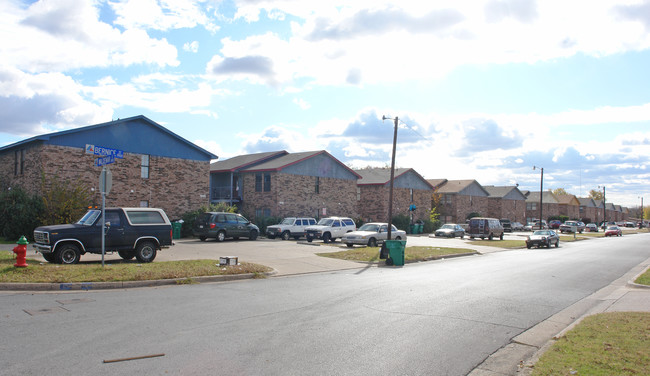 Sandstone Apartments in Haltom City, TX - Building Photo - Building Photo