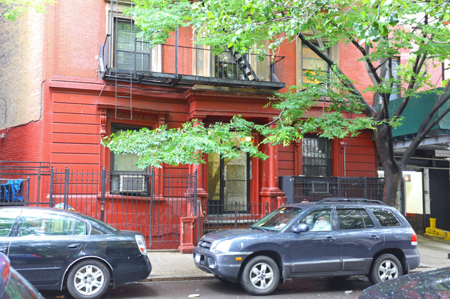 202 W 102nd St in New York, NY - Building Photo - Building Photo