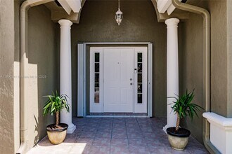 13017 SW 143rd Terrace in Miami, FL - Building Photo - Building Photo