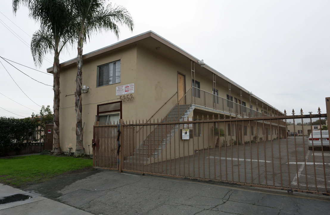 5250-5252 Elizabeth St in Cudahy, CA - Building Photo