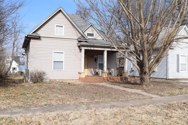 property at 1127 W Florida St