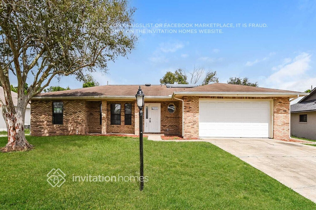 644 Vicksburg St in Deltona, FL - Foto de edificio