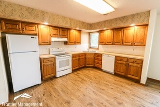 1923 Crescent Dr in Manhattan, KS - Building Photo - Building Photo