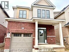 69 Moss Dr in Cambridge, ON - Building Photo