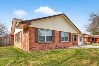 3613 Truxton Dr in Pasadena, TX - Building Photo - Building Photo