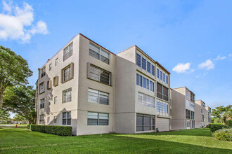 24 Abbey Ln-Unit -303 in Delray Beach, FL - Building Photo - Building Photo