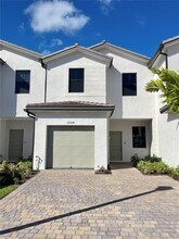 23034 SW 130th Ave in Miami, FL - Foto de edificio - Building Photo