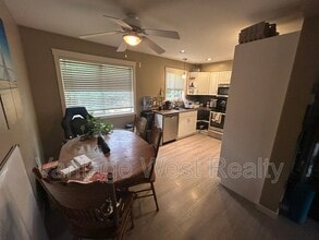 124-124 Mills Rd in Kelowna, BC - Building Photo - Building Photo
