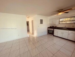 121 NE 80th Terrace, Unit 8 in Miami, FL - Building Photo - Building Photo