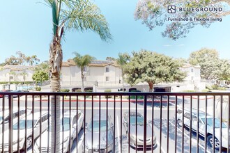 7205 Charmant Dr in San Diego, CA - Building Photo - Building Photo