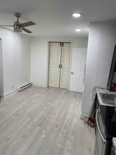 916 Ridge Ave, Unit 3 in Darby, PA - Foto de edificio - Building Photo