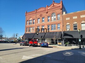 601 Monroe Ave in Charleston, IL - Building Photo