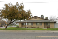 Westgate Manor in Corcoran, CA - Foto de edificio - Building Photo