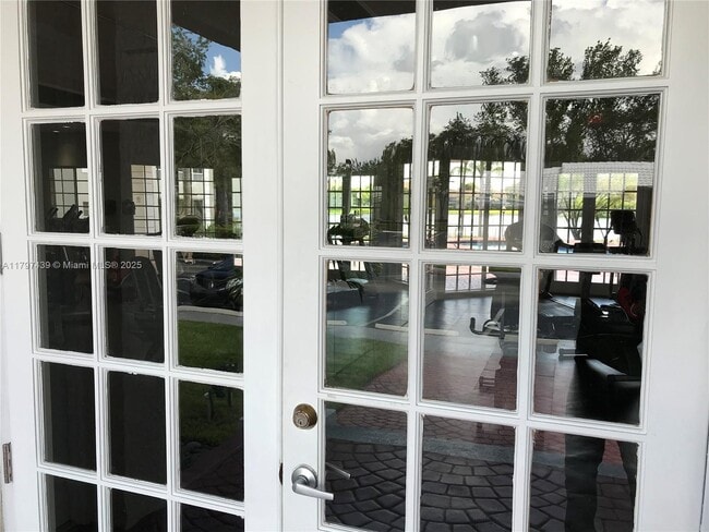 2851 N Oakland Forest Dr in Oakland Park, FL - Building Photo - Building Photo