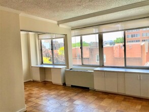 922 24th St NW, Unit 410 in Washington, DC - Foto de edificio - Building Photo