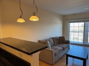 36 S Cass Ave, Unit 2C in Westmont, IL - Foto de edificio - Building Photo