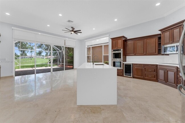 2468 Bay Isle Ct in Weston, FL - Building Photo - Building Photo