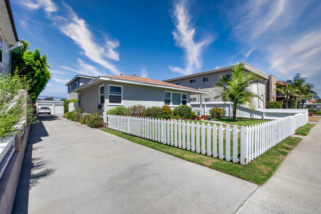 2211 Nelson Ave, Unit A in Redondo Beach, CA - Building Photo