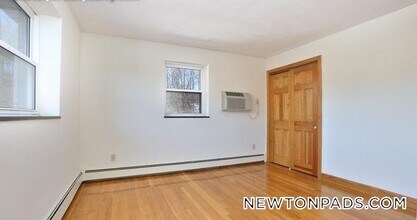 268 Grove St in Newton, MA - Building Photo - Building Photo