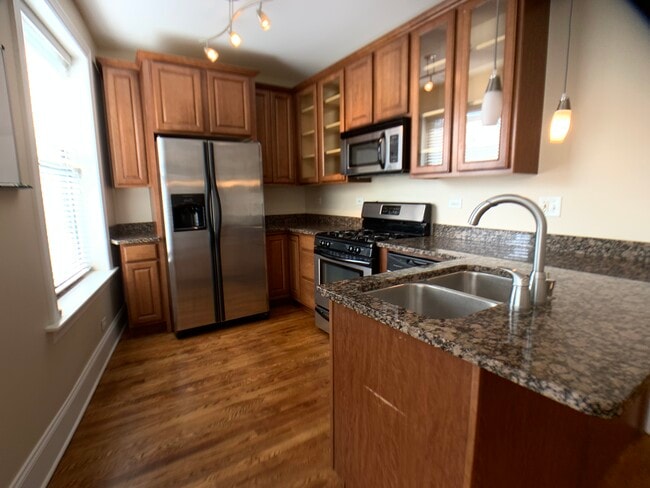 1144 W Pratt Blvd, Unit 2S in Chicago, IL - Building Photo - Building Photo