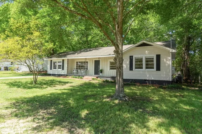 807 Crestview Dr in Hattiesburg, MS - Foto de edificio - Building Photo