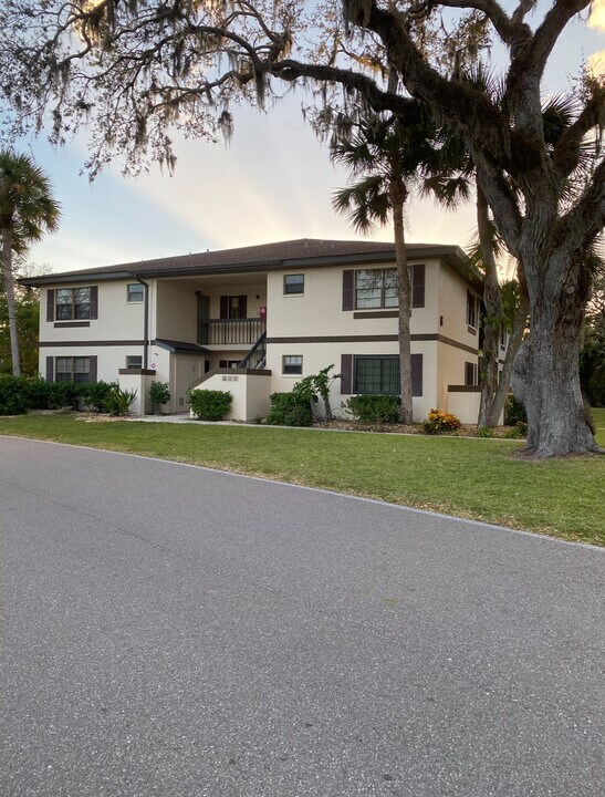 19505 Quesada Ave, Unit 202G in Port Charlotte, FL - Foto de edificio