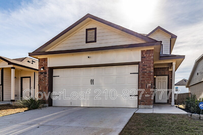 2450 Dry Moss Way in San Antonio, TX - Building Photo