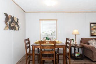 696 Tara Rd in Jonesboro, GA - Foto de edificio - Building Photo