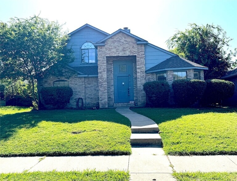 7972 Roundtable Rd in Frisco, TX - Building Photo