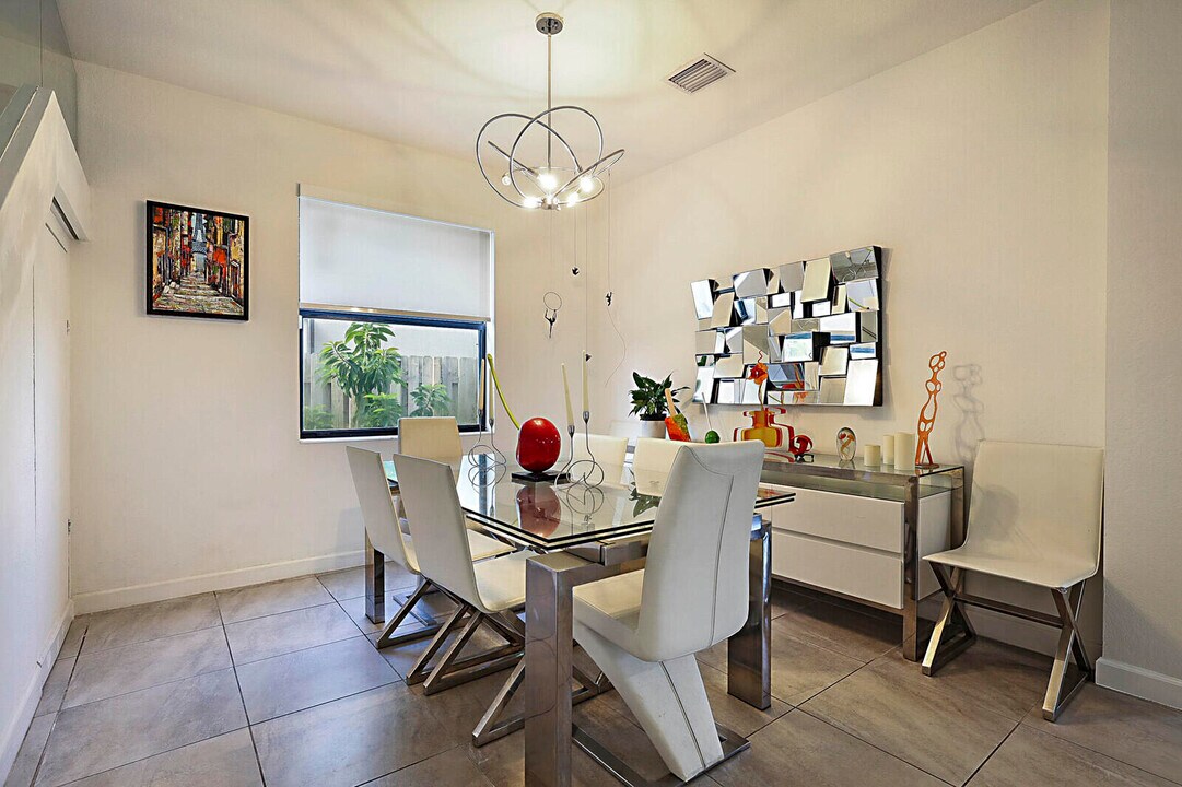 21040 NE 2nd Ct in North Miami Beach, FL - Building Photo