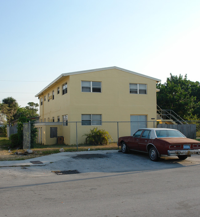 2771 SW 2nd St in Fort Lauderdale, FL - Building Photo - Building Photo