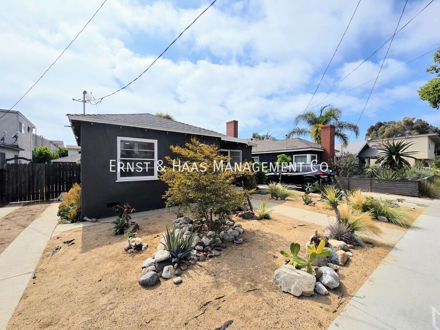 1067 Ximeno Ave in Long Beach, CA - Building Photo