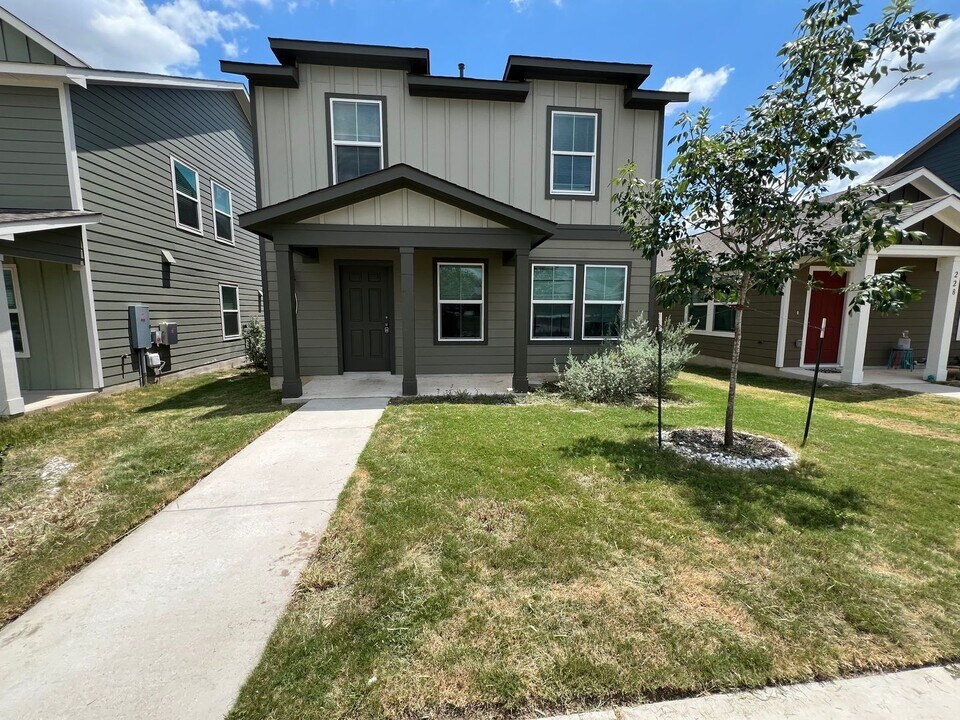 236 Patagonia in Kyle, TX - Building Photo