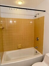 166 Quincy Shore Dr, Unit 107 in Quincy, MA - Building Photo - Building Photo