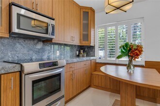 549 NE 12th Ave in Fort Lauderdale, FL - Building Photo - Building Photo