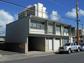 2104-2112 Algaroba St in Honolulu, HI - Building Photo - Building Photo