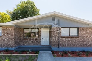 4452 Bedivere Rd in Jacksonville, FL - Building Photo